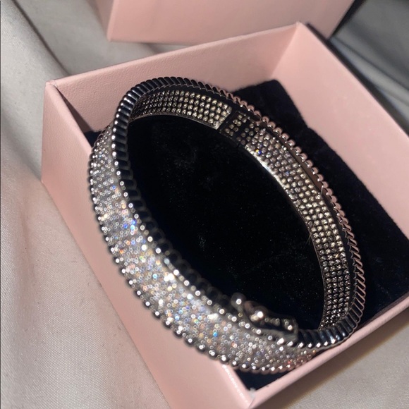 𝑆𝑖𝑙𝑣𝑒𝑟 𝐵𝑟𝑎𝑐𝑒𝑙𝑒𝑡 - Picture 2 of 4